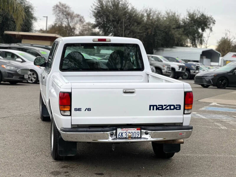 2000 Mazda B-Series B3000 SE