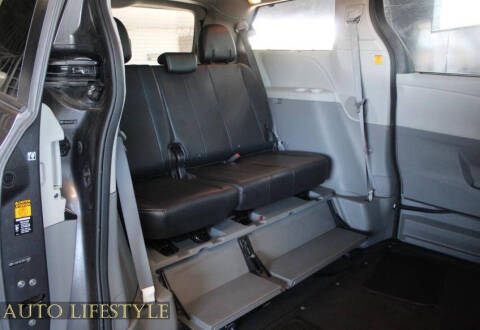 2013 Toyota Sienna SE 8-Passenger