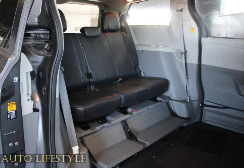2013 Toyota Sienna SE 8-Passenger