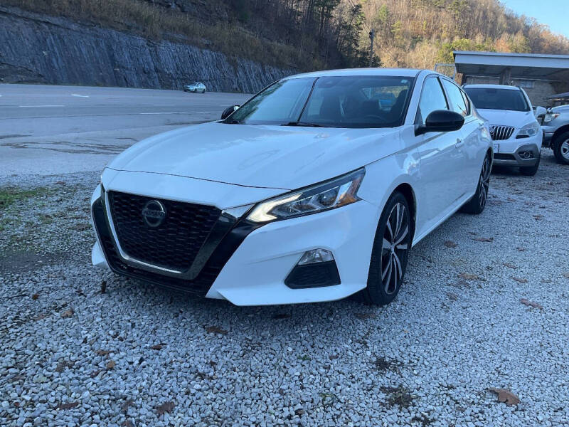 2020 Nissan Altima SR photo 2