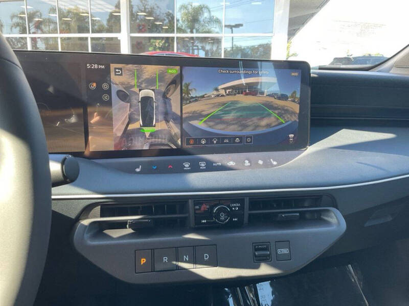 2026 Nissan LEAF Platinum+