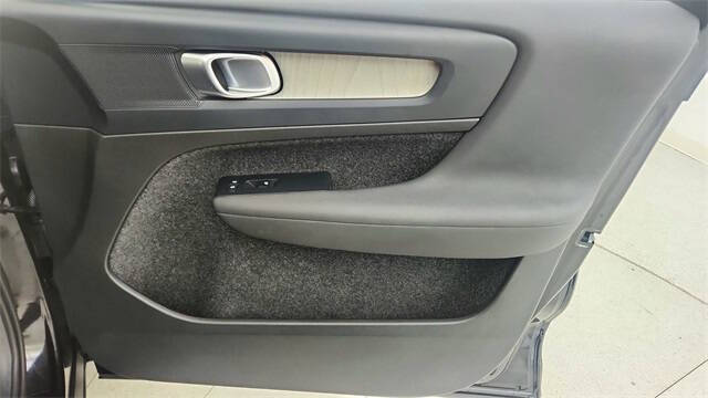 2024 Volvo XC40 B5 Plus Dark Theme