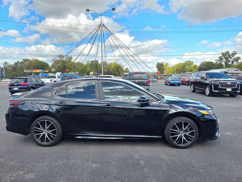 2022 Toyota Camry SE
