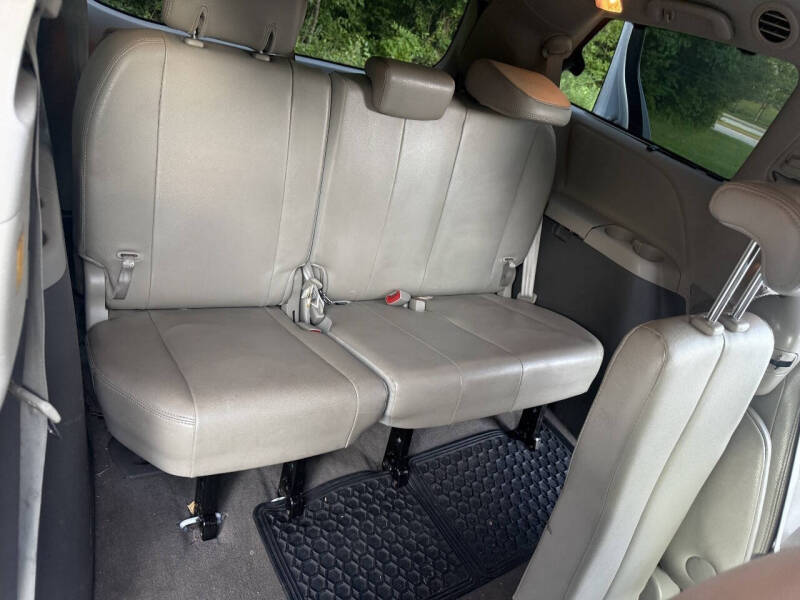 2012 Toyota Sienna XLE 8-Passenger