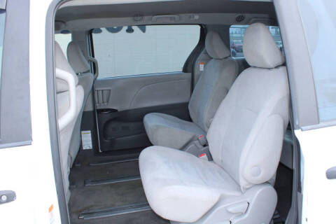 2015 Toyota Sienna L 7-Passenger
