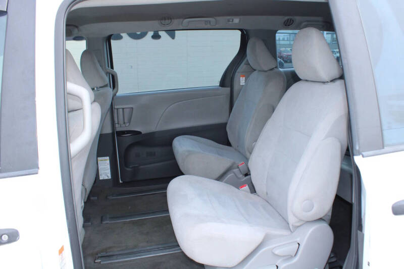 2015 Toyota Sienna L 7-Passenger