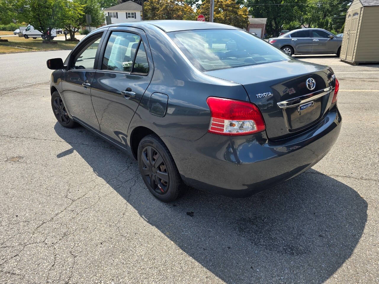 2007 Toyota Yaris for sale at QUEENSGATE AUTO SALES in York, PA