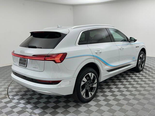 2021 Audi e-tron quattro Premium Plus