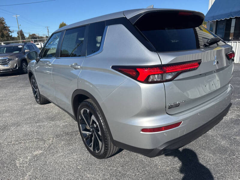 2022 Mitsubishi Outlander ES
