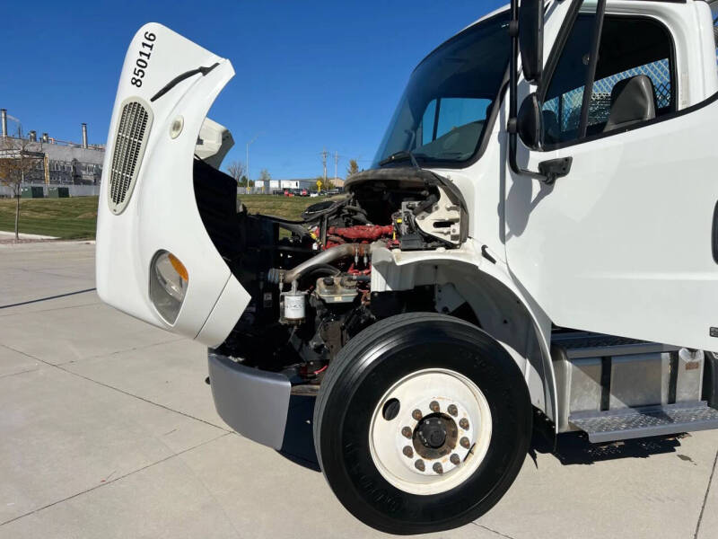 2011 Freightliner M2 106