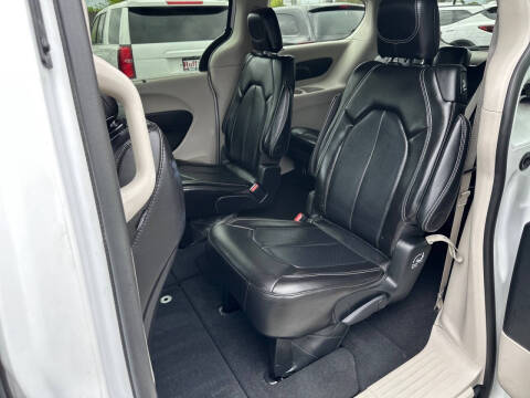 2024 Chrysler Pacifica Touring L