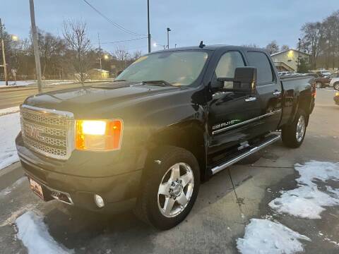 2013 GMC Sierra 2500HD for sale at Azteca Auto Sales LLC in Des Moines IA