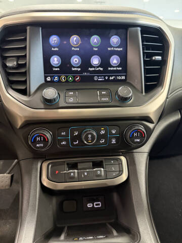 2022 GMC Acadia Denali