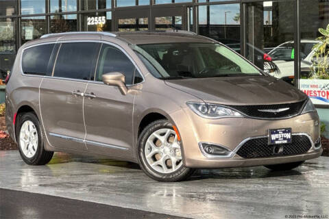 2017 Chrysler Pacifica Touring-L Plus