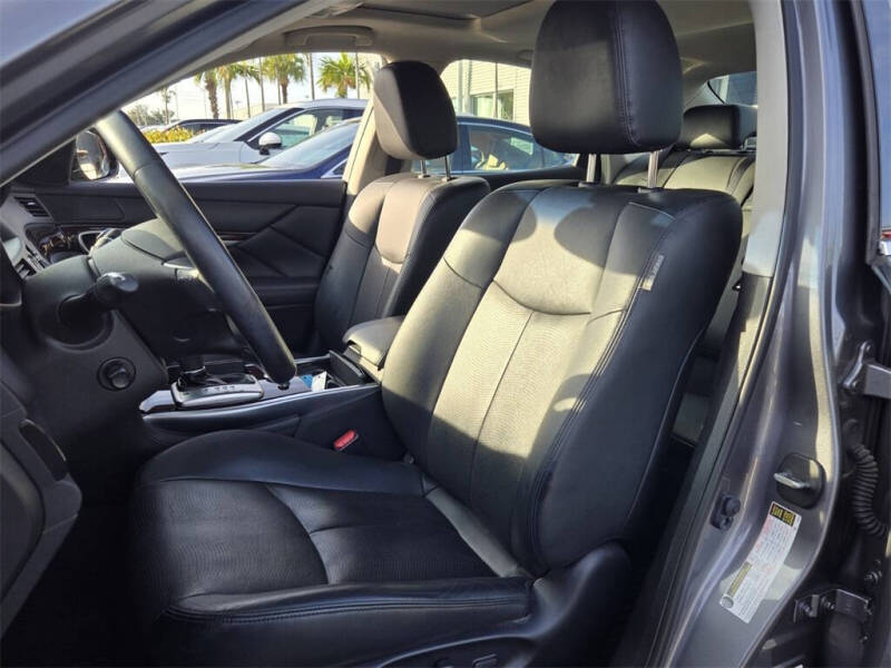 2015 Infiniti Q70 3.7