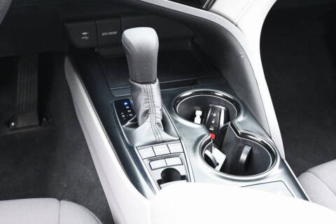 2019 Toyota Camry Hybrid LE