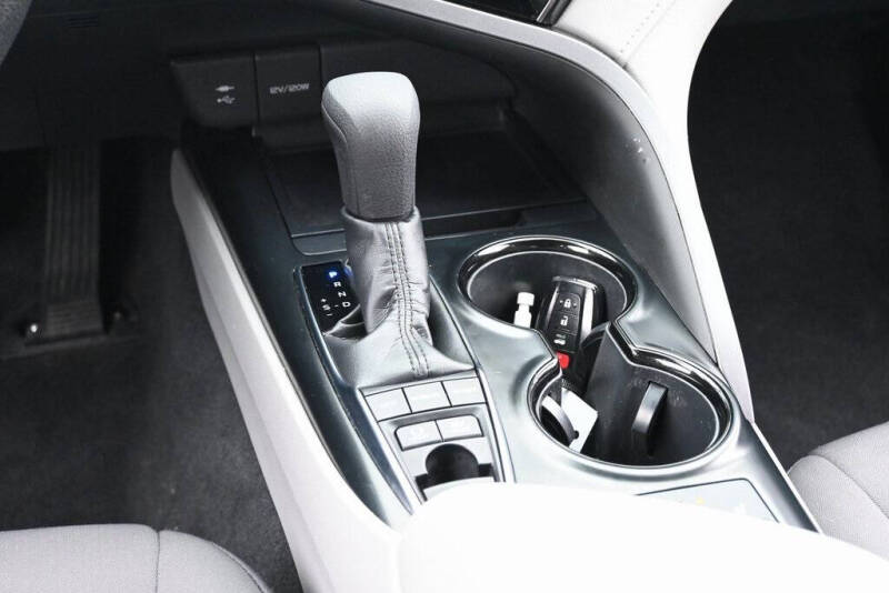 2019 Toyota Camry Hybrid LE