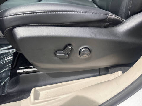 2024 Chrysler Pacifica Plug-In Hybrid Select