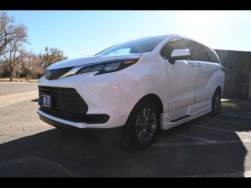 2025 Toyota Sienna LE 8-Passenger