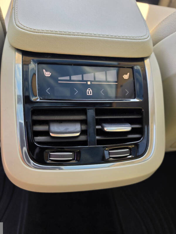 2023 Volvo XC90 B5 Core