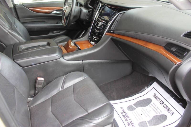 2017 Cadillac Escalade Luxury