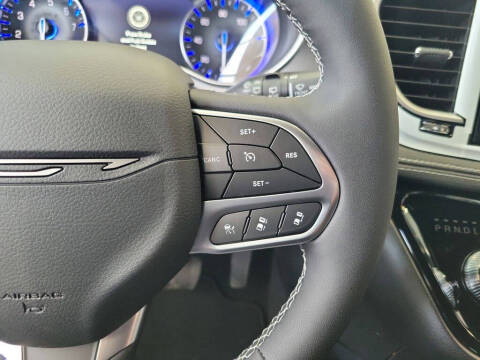 2027 Chrysler Pacifica Select