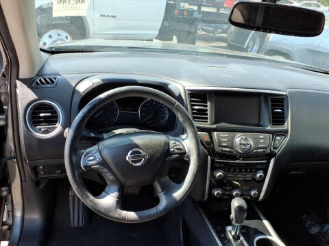 2020 Nissan Pathfinder SV