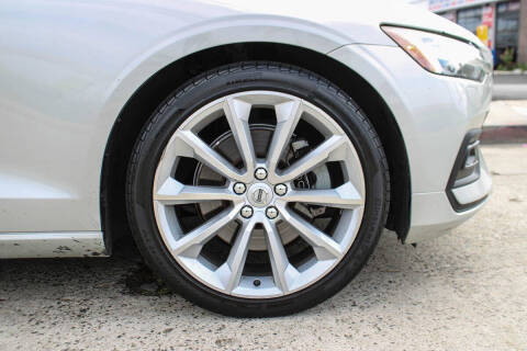 2020 Volvo V60 T5 Momentum