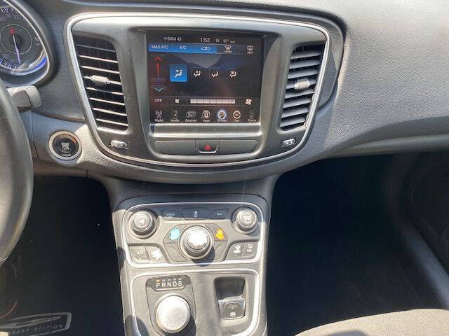 2016 Chrysler 200 Limited