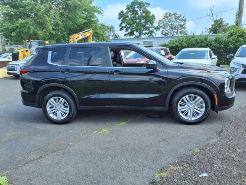 2024 Mitsubishi Outlander ES