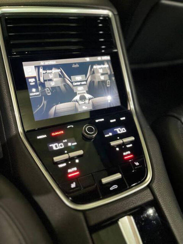 2018 Porsche Panamera 4