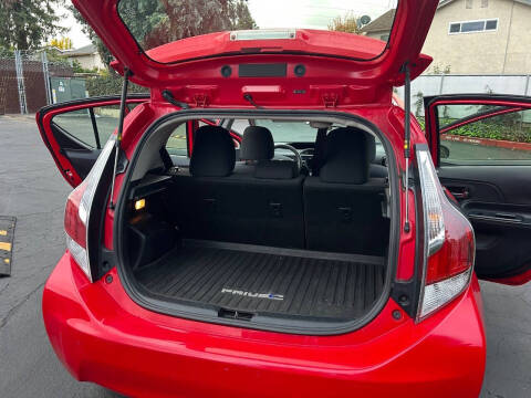 2016 Toyota Prius c Persona Special Edition