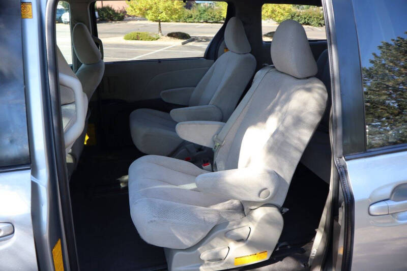 2011 Toyota Sienna LE 7-Passenger Auto Access Seat
