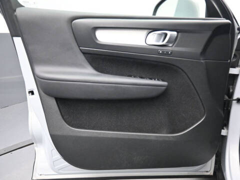 2021 Volvo XC40 T5 Momentum