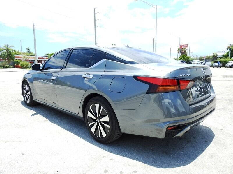 2019 NISSAN Altima Sedan - $17,900