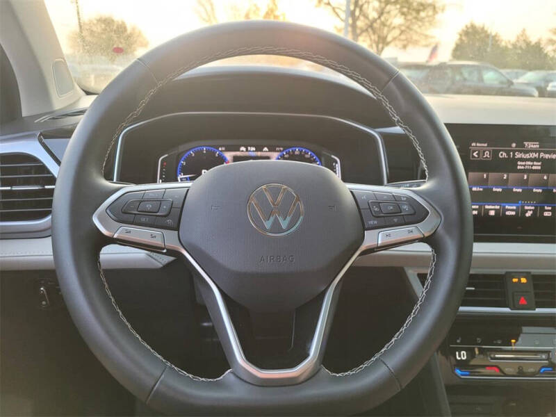 2025 Volkswagen Taos SEL 4Motion