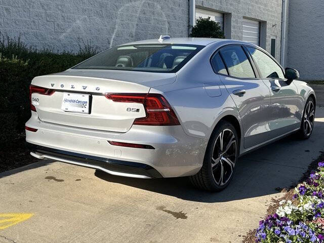 2024 Volvo S60 B5 Core Dark Theme