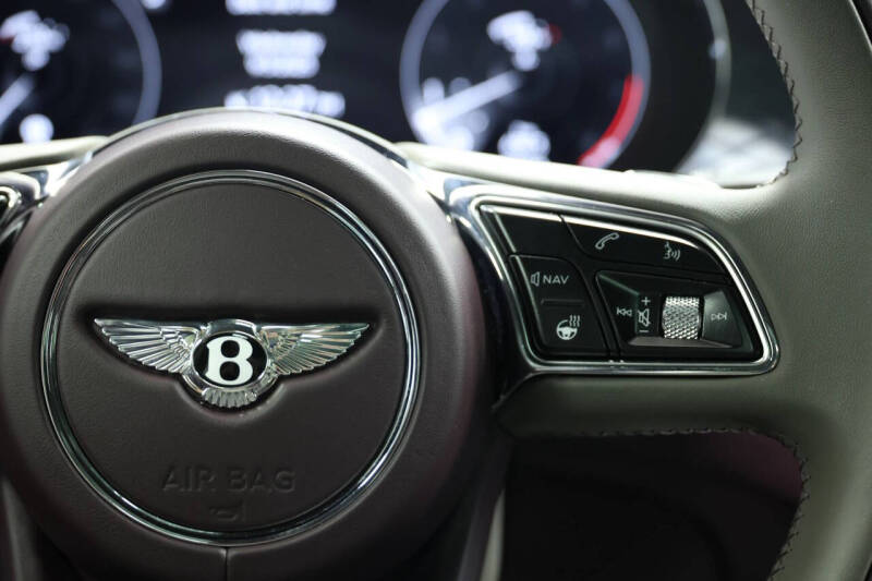 2023 Bentley Bentayga EWB