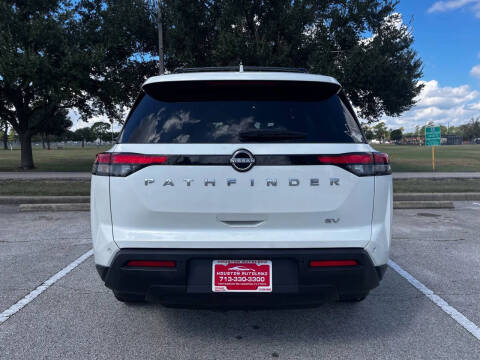 2022 Nissan Pathfinder SV