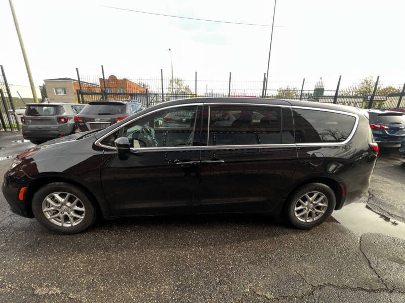 2026 Chrysler Pacifica Select