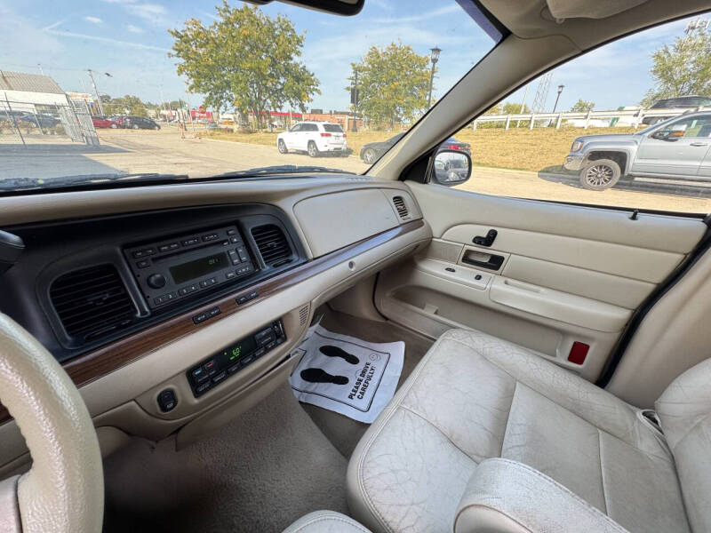 2007 Ford Crown Victoria LX photo 12