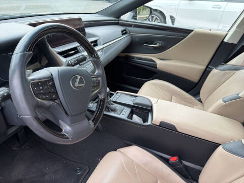 2019 Lexus ES 300h