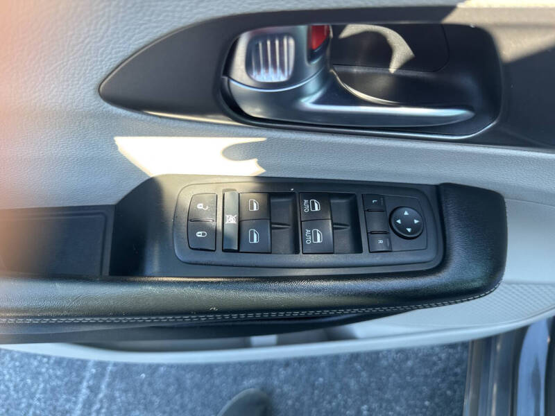 2022 Chrysler Pacifica Touring L - Photo 14