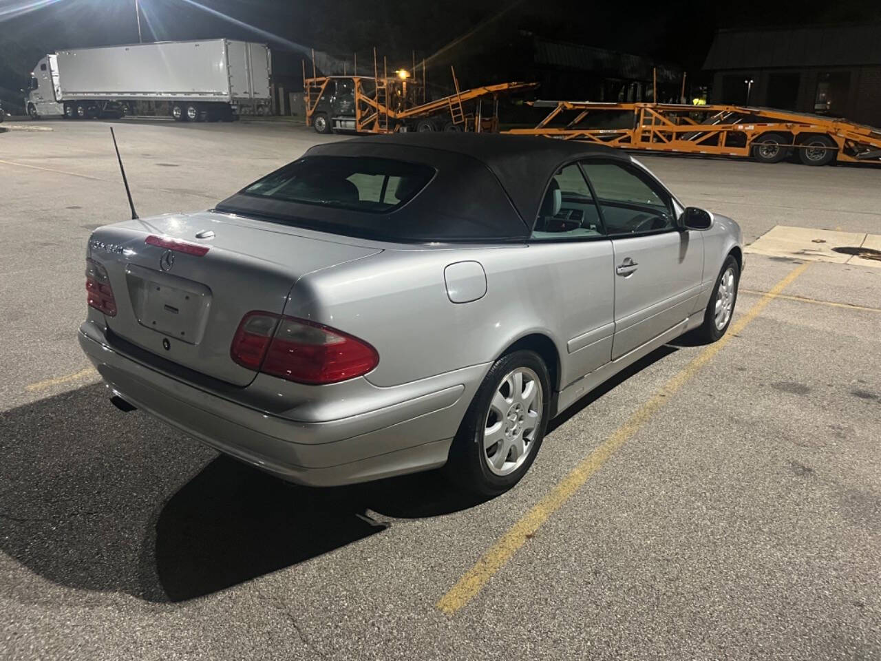 2000 Mercedes-Benz CLK for sale at Villa Park Cars in Oakbrook Terrace , IL