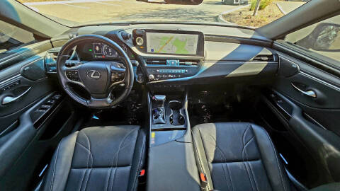 2024 Lexus ES 300h Luxury