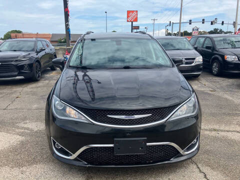 2019 Chrysler Pacifica for sale at Greg's Auto Sales in Poplar Bluff MO