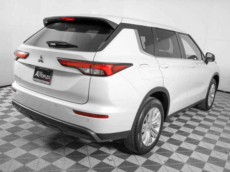 2023 Mitsubishi Outlander ES