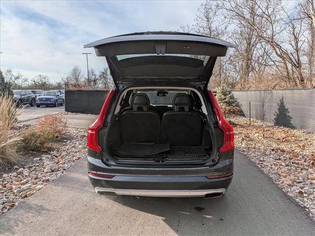 2016 Volvo XC90 T6 Momentum