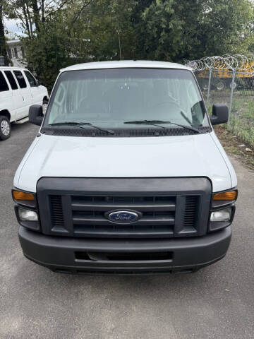 2013 Ford E-Series E-350 SD XLT