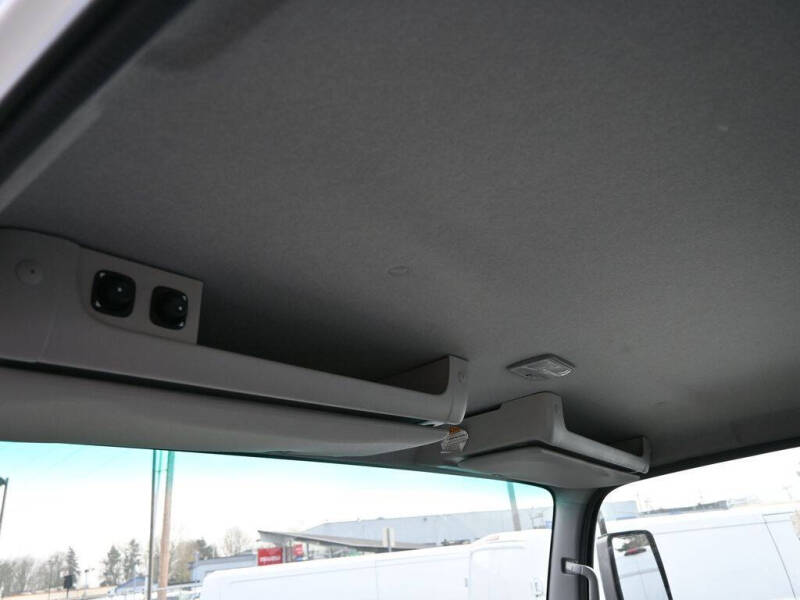 2024 Isuzu NPR HD 1F2